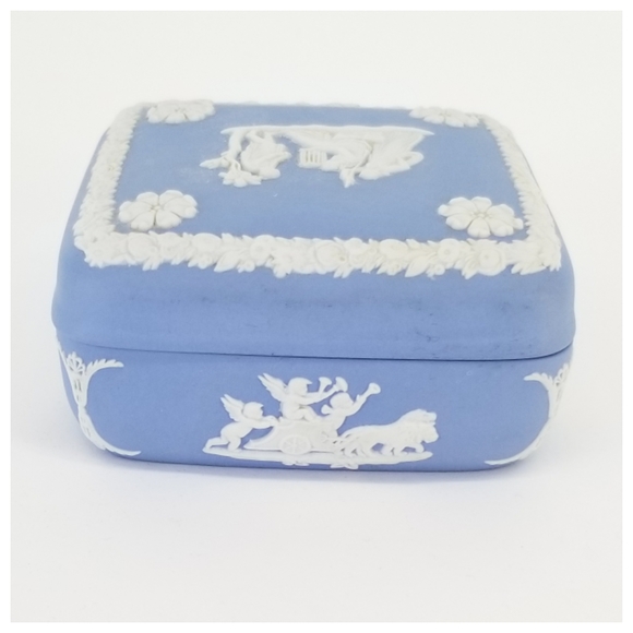 Wedgewood Blue Jasperware Trinket Box - Picture 3 of 7